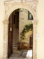 Studios inCrete Rethymno - splendid renaissance door-frame